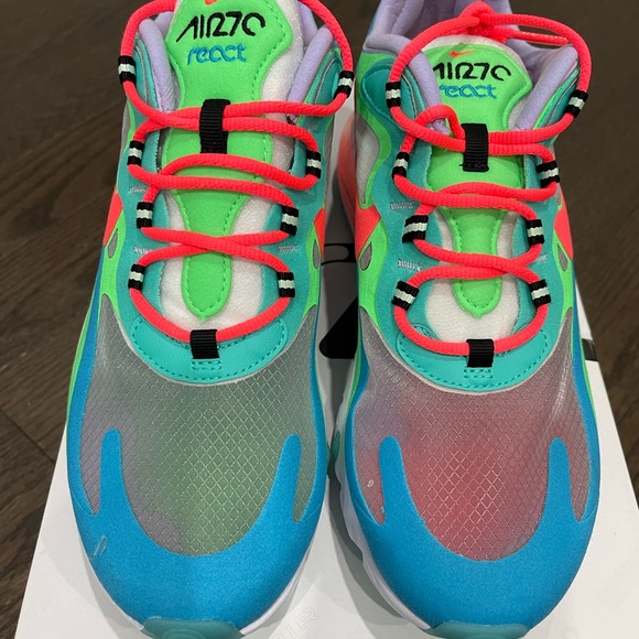 Women’s Nike Air Max 270 React - Picture 2 of 4
